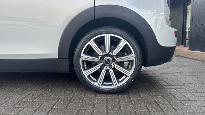 MINI Clubman 1.5 Cooper Exclusive 6dr Auto [Comfort/Nav+ Pack] Petrol Estate